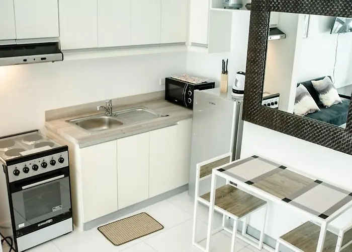 Kl Tower Makati By Ph Staycation Apartment *
